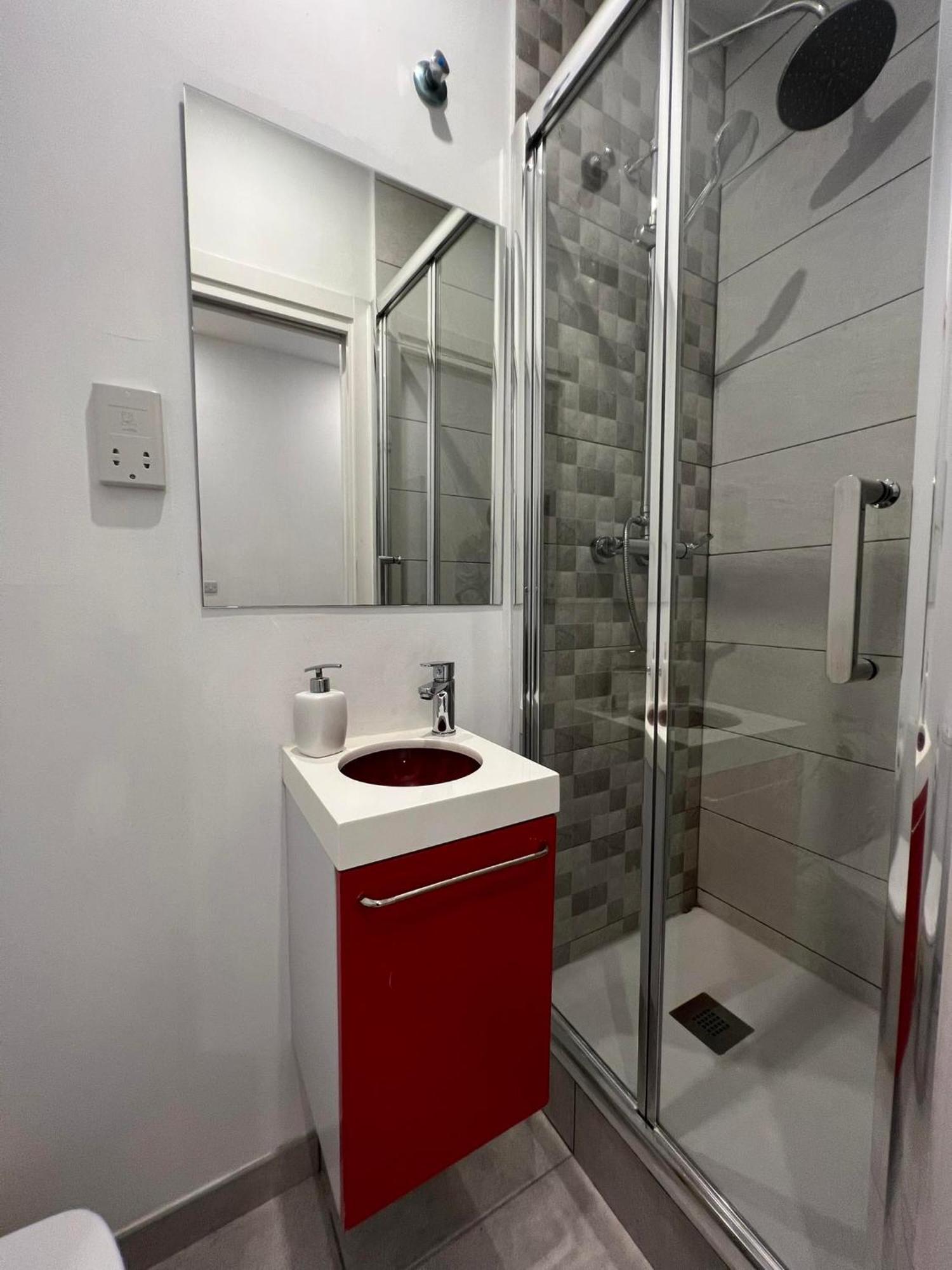 شقة 2Br And 2Ba In The Zoko Cozy And Convenient غيبرالتار المظهر الخارجي الصورة
